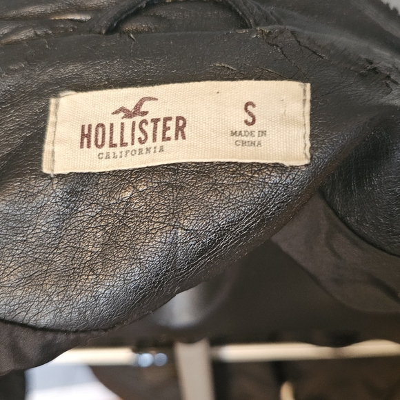 HOLLISTER FAUX LEATHER JACKET - DISTRESSED STYLE - SIZE SMALL - Picture 4 of 8